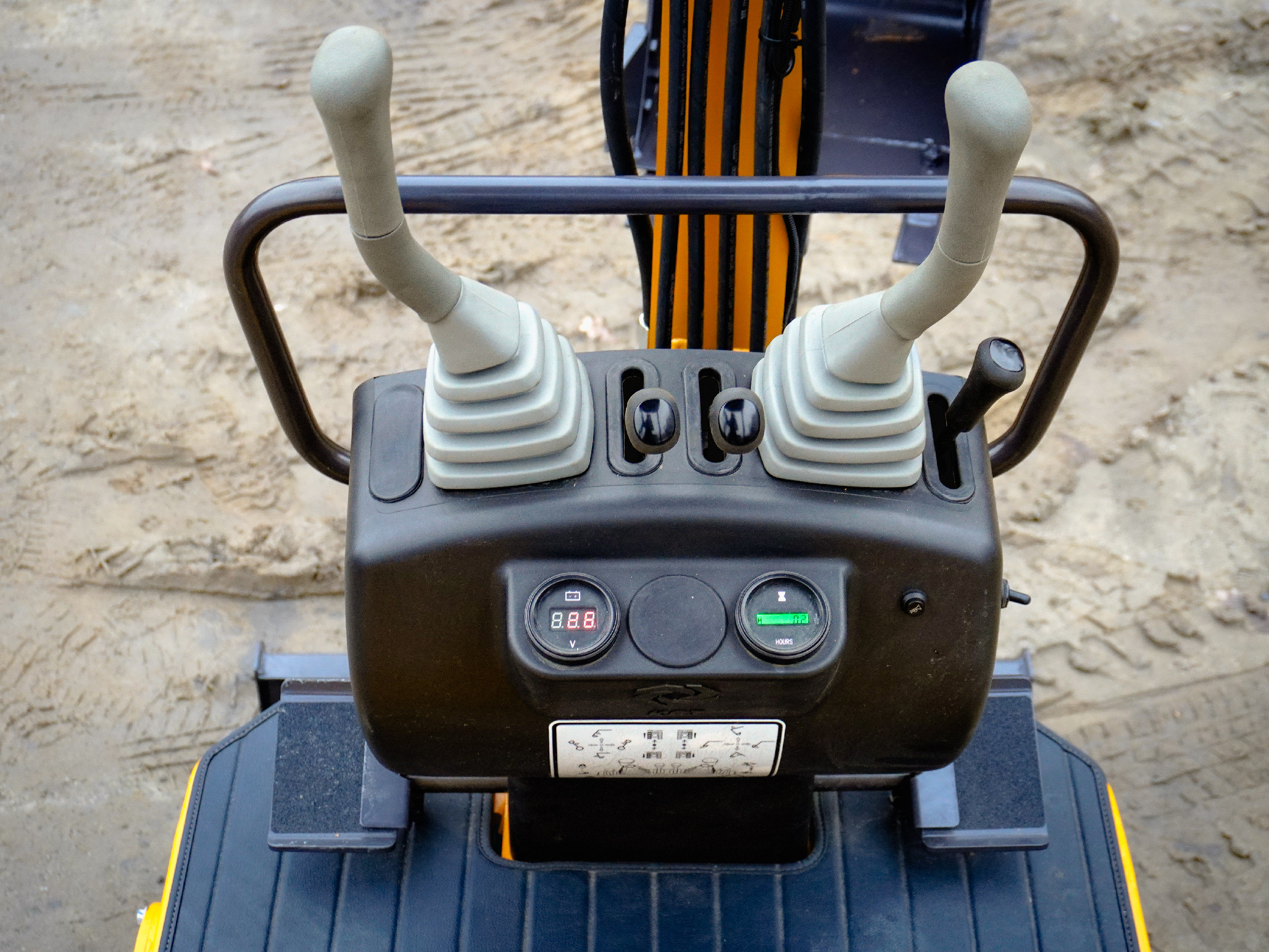 Minibagr BG850.01 II Briggs&Stratton lžíce 400mm