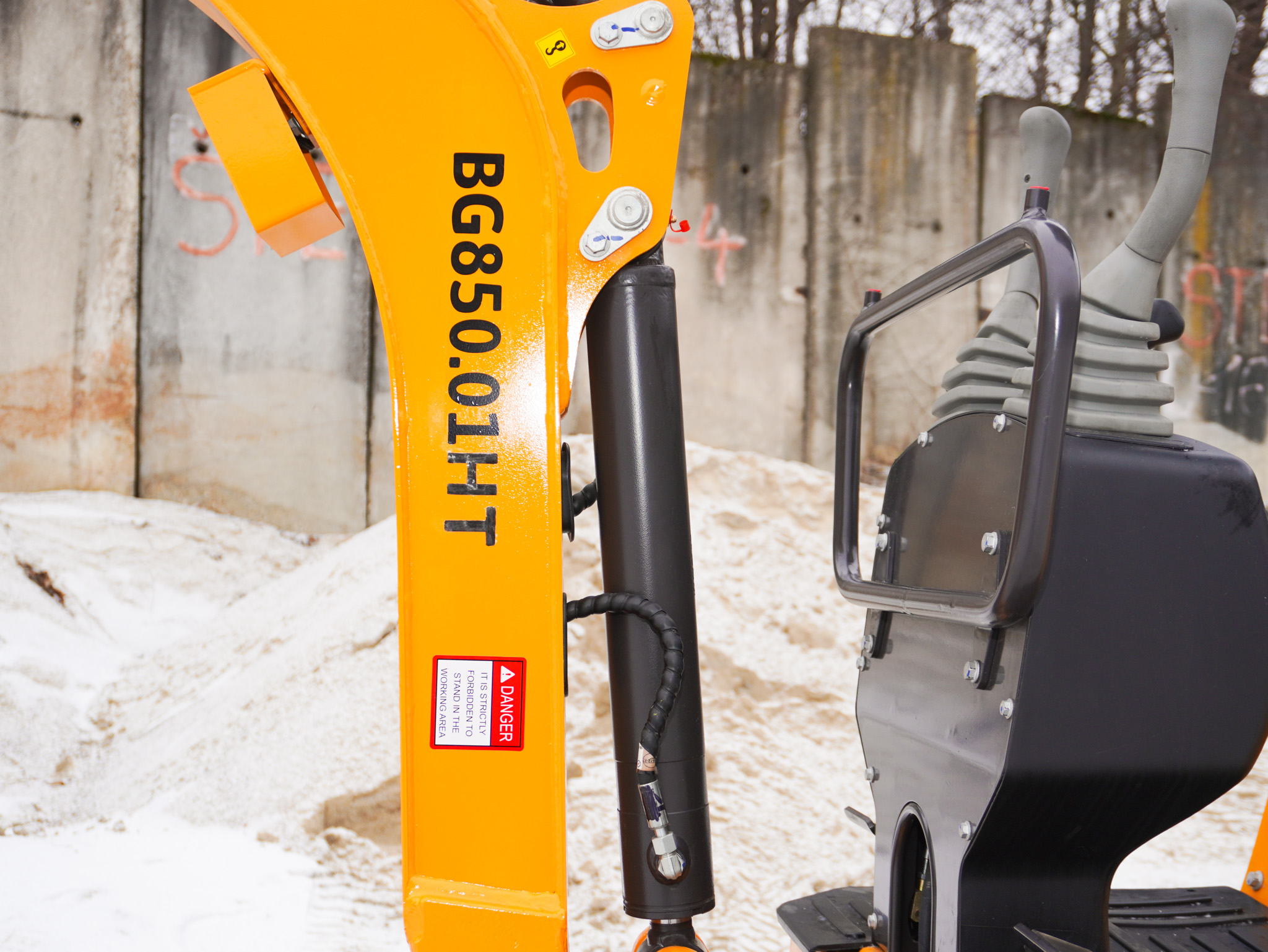 Minibagr BG850.01 HT lžíce 400mm, rychloupínák PÁKOVÝ, hydraulický PALEC