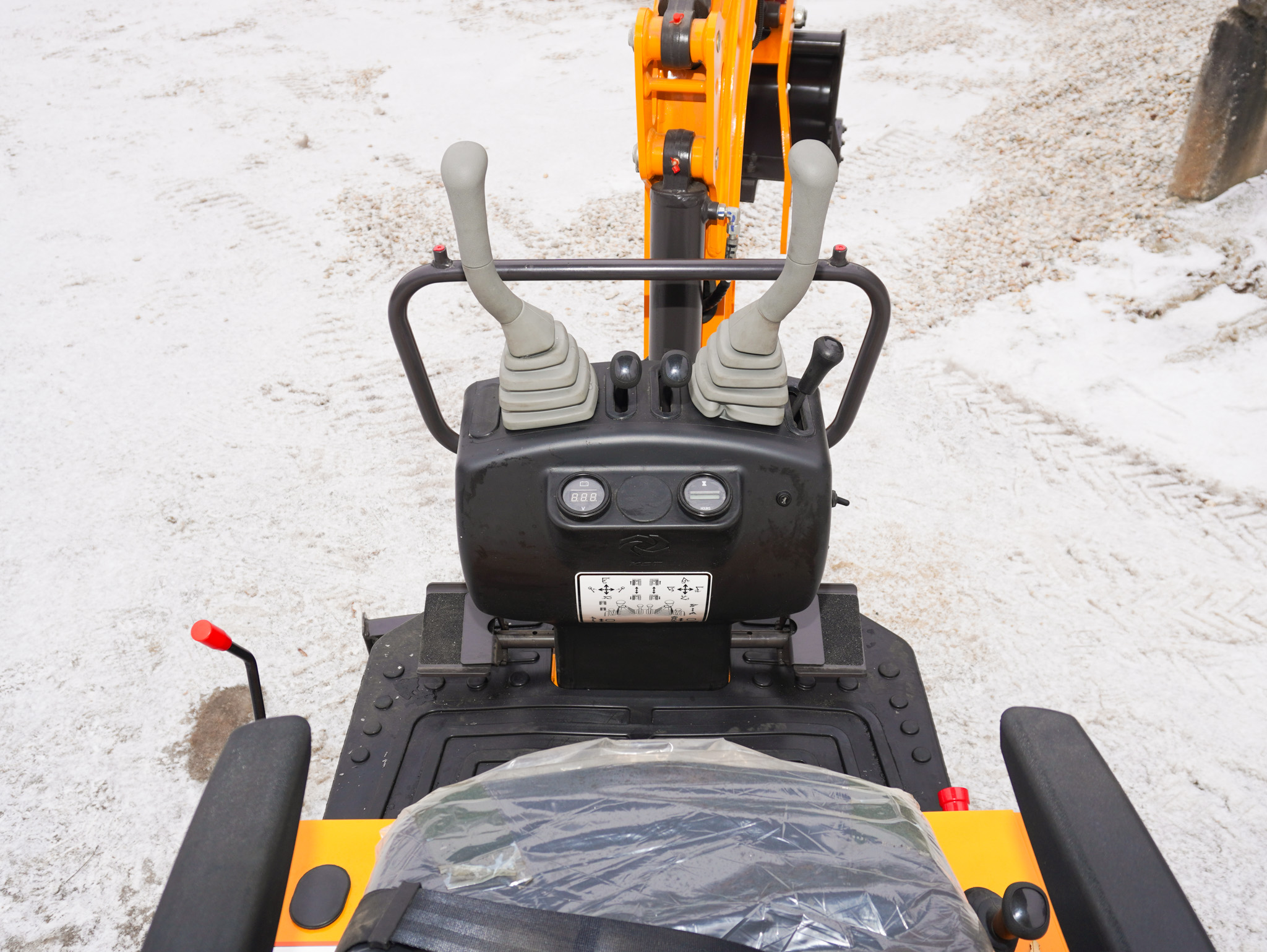 Minibagr BG850.01 HT lžíce 400mm, rychloupínák PÁKOVÝ, hydraulický PALEC