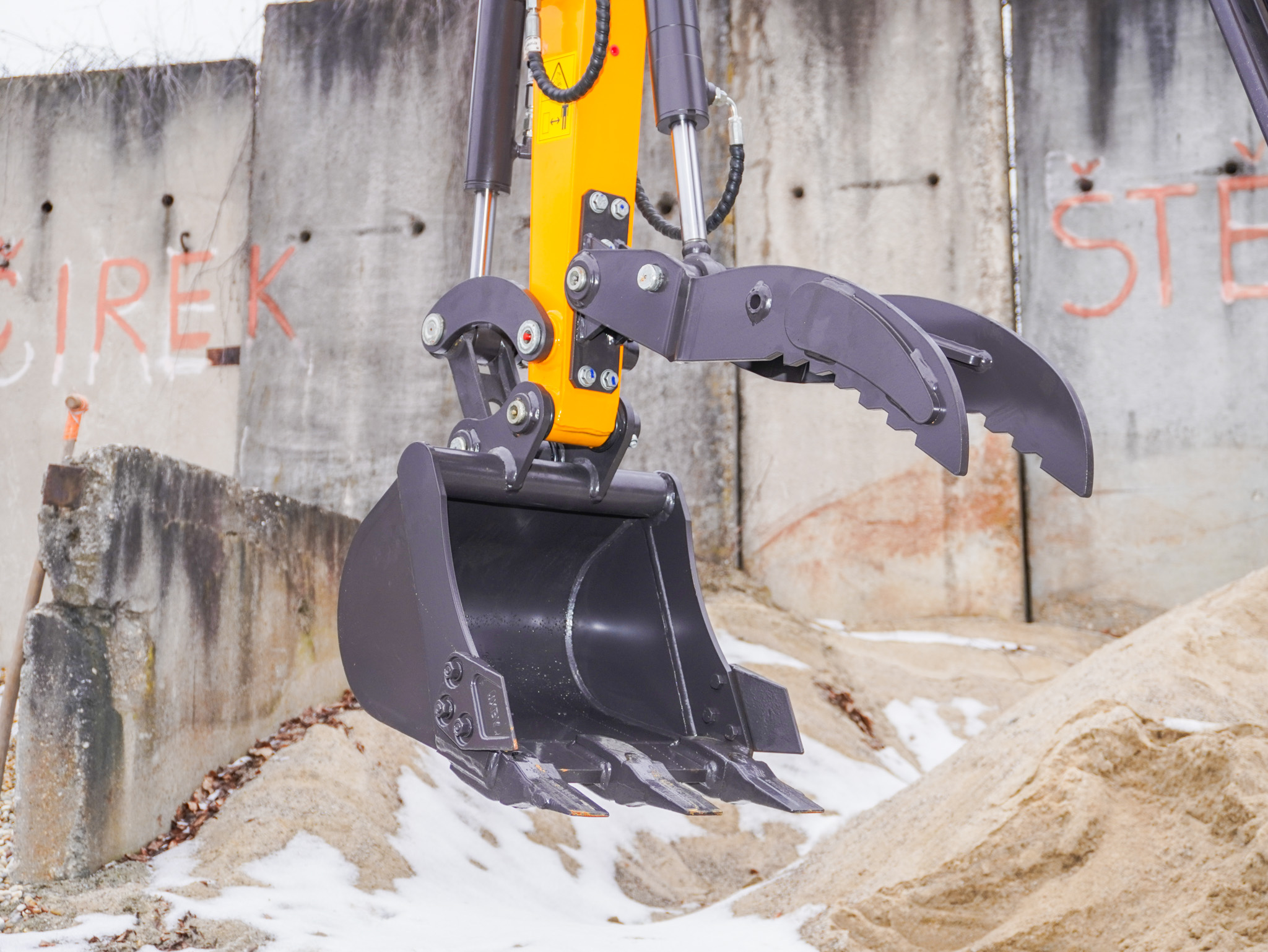 Minibagr BG1700.01 Kubota, lžíce 400mm, Hydraulický přidržovací palec