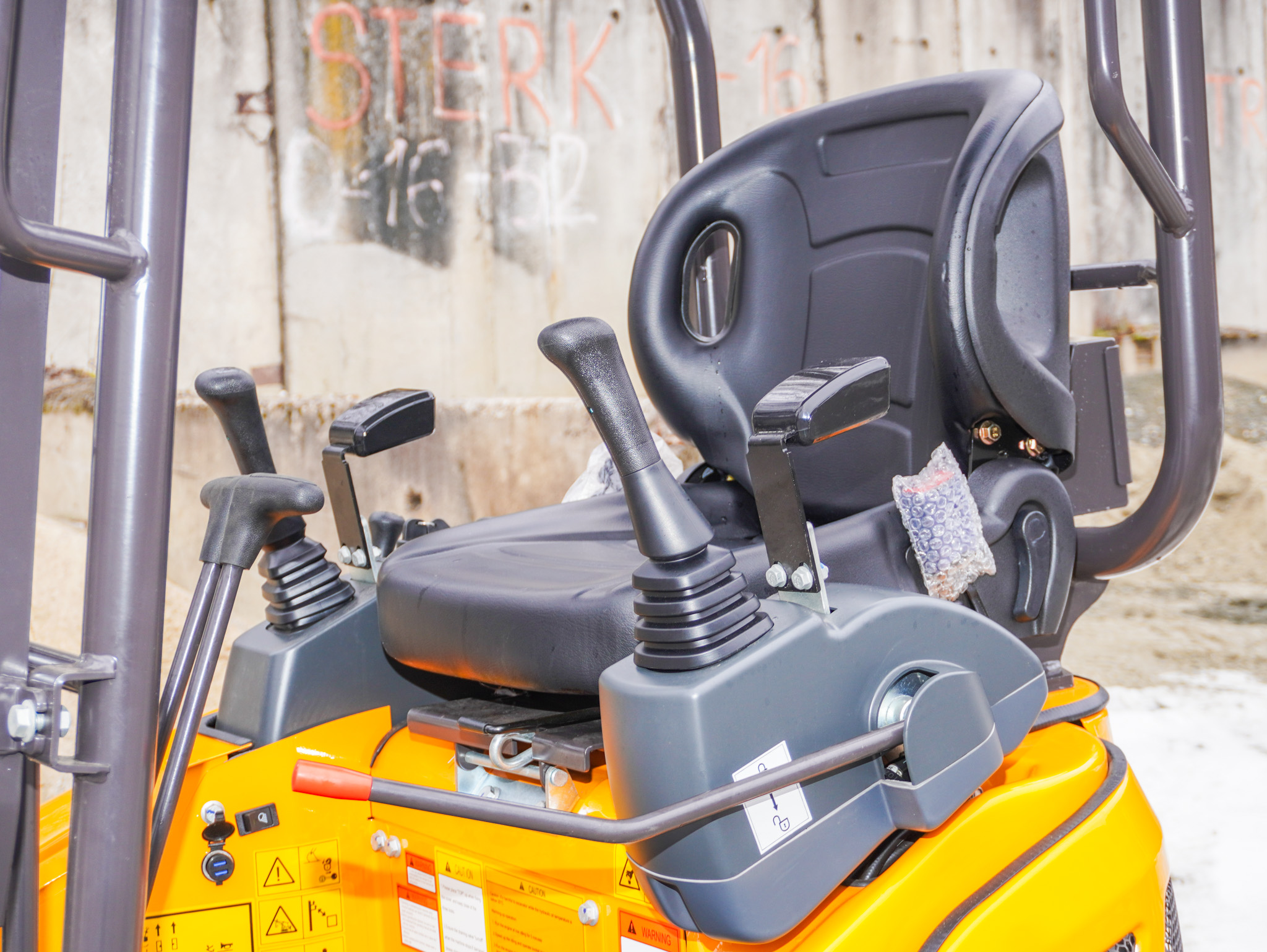 Minibagr BG1700.01 Kubota, lžíce 400mm, Hydraulický přidržovací palec