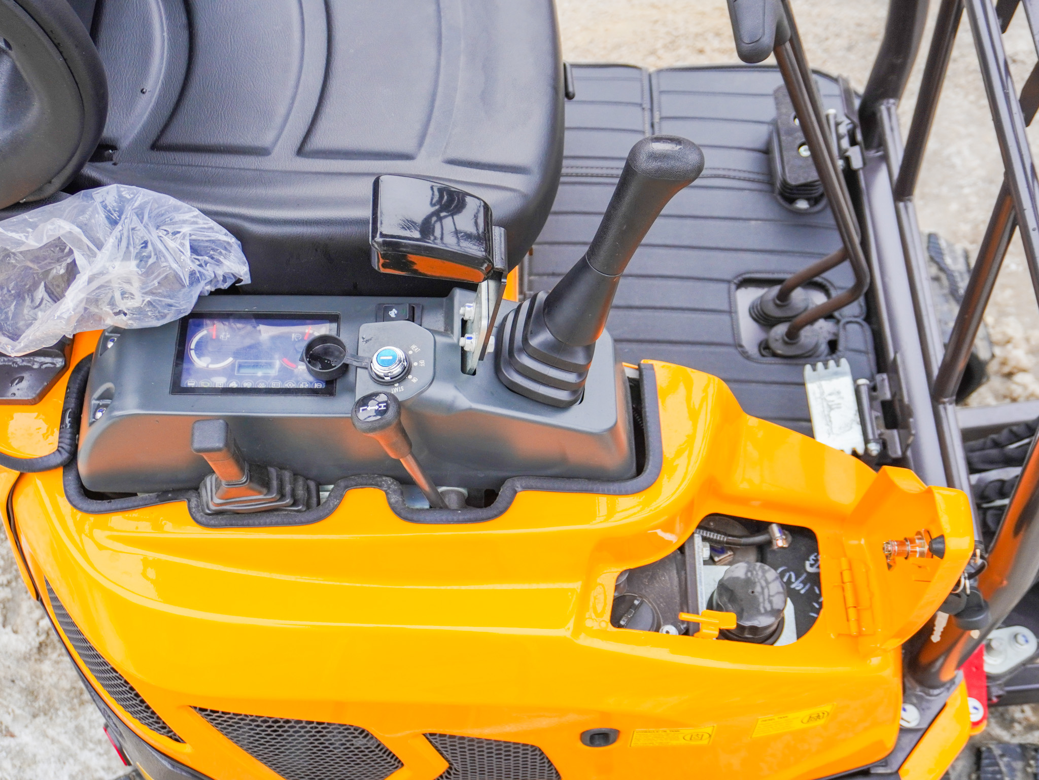 Minibagr BG1700.01 Kubota, lžíce 400mm, Hydraulický přidržovací palec