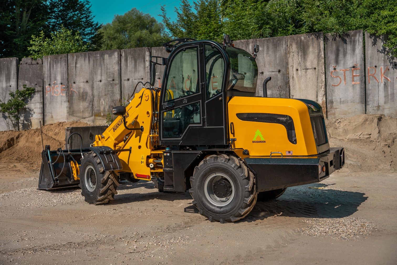 Nakladač kolový  BGKN18TCAB, Yanmar + lžíce 1640mm + hydroupínák