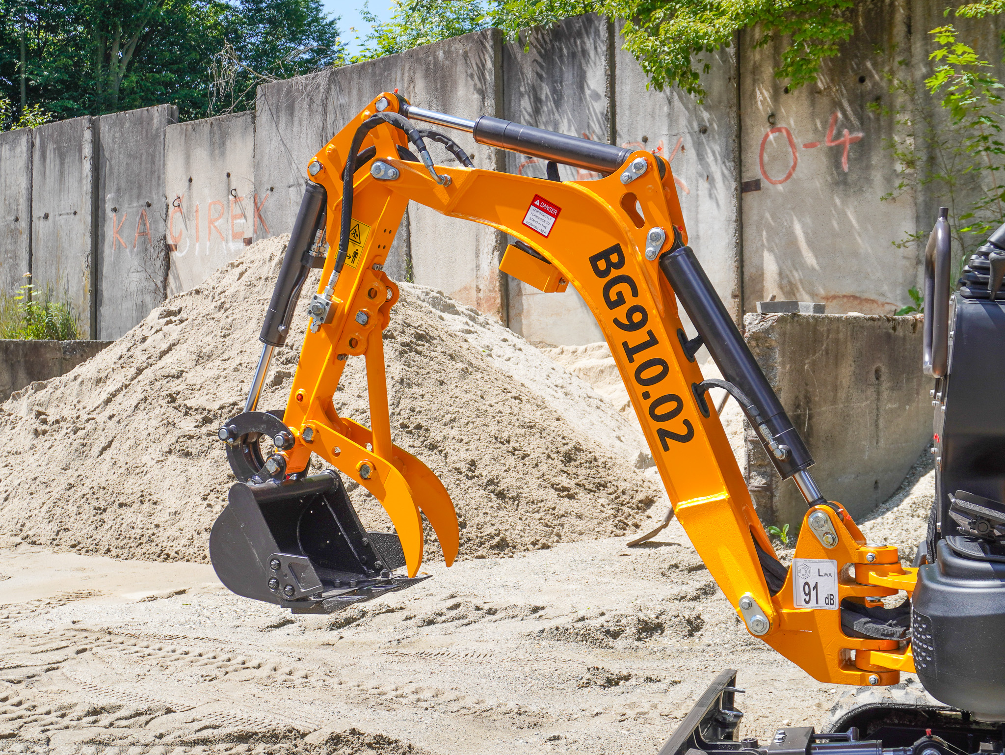 Minibagr BG910.02 II lžíce 400mm, přidržovací palec mechanický