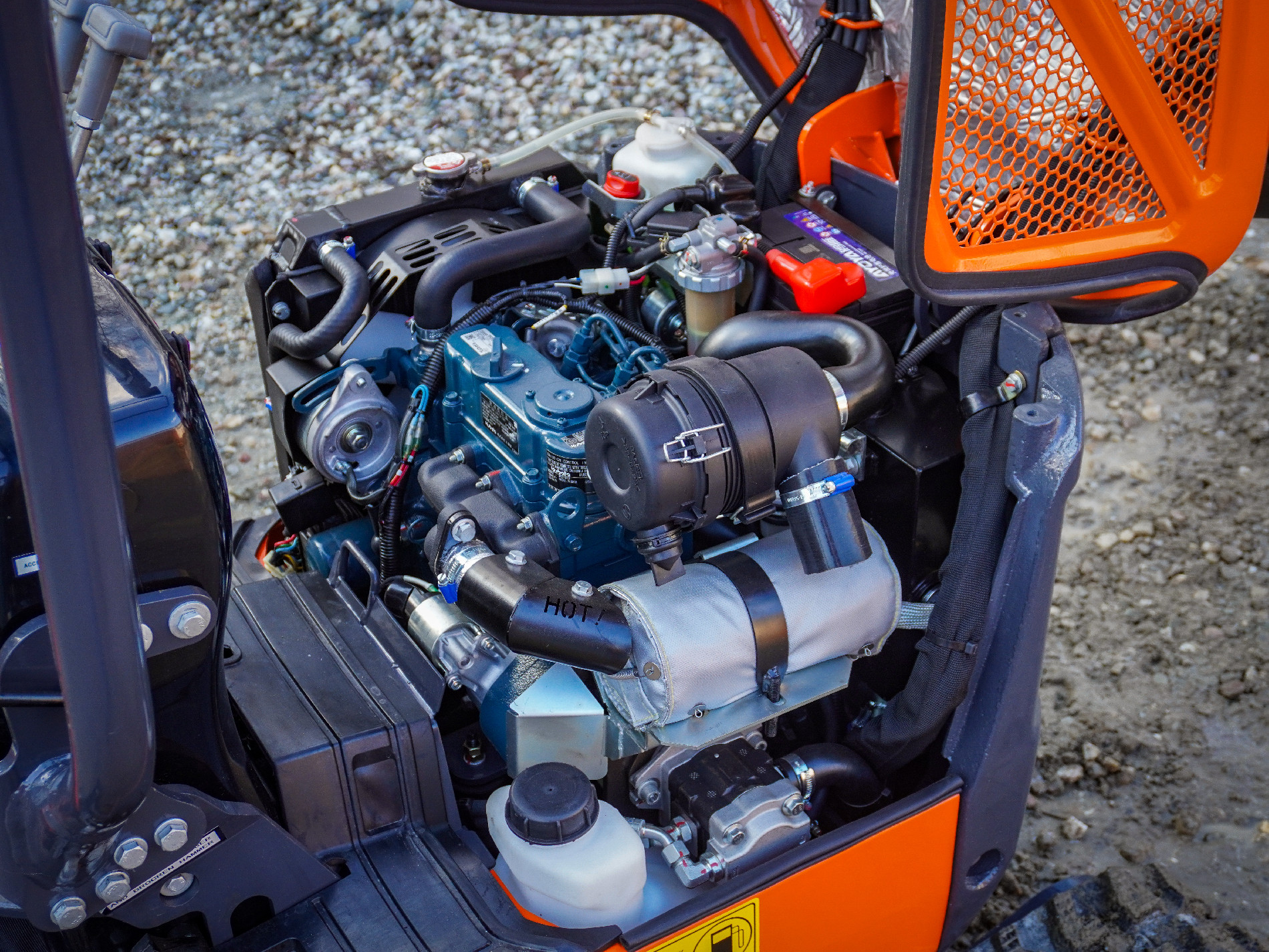 Minibagr BG1260.12 CX PRO II Kubota, lžíce 400mm , přidržovací palec