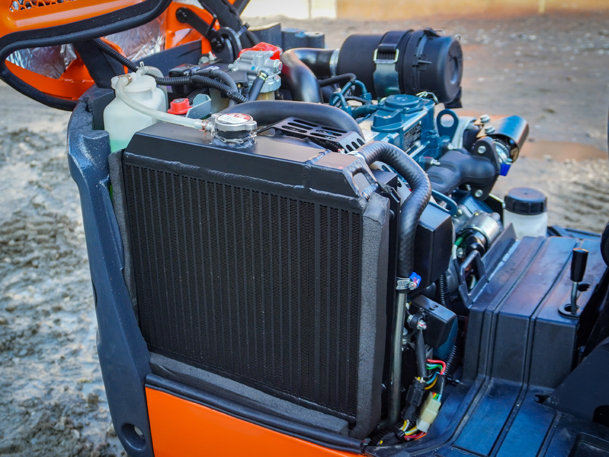 Minibagr BG1260.12 CX PRO II Kubota, lžíce 400mm , přidržovací palec