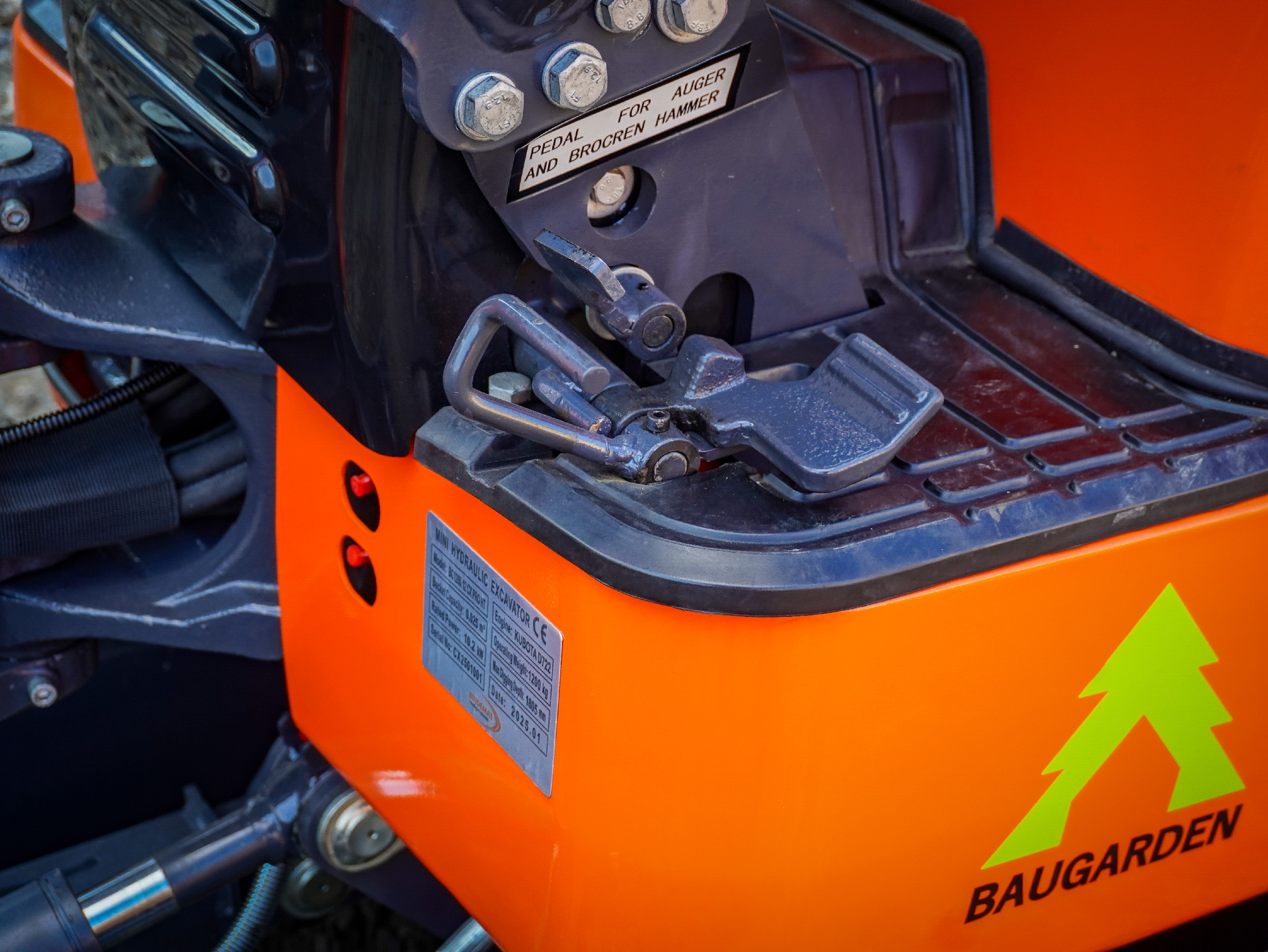 Minibagr BG1260.12 CX PRO II Kubota, lžíce 400mm , přidržovací palec