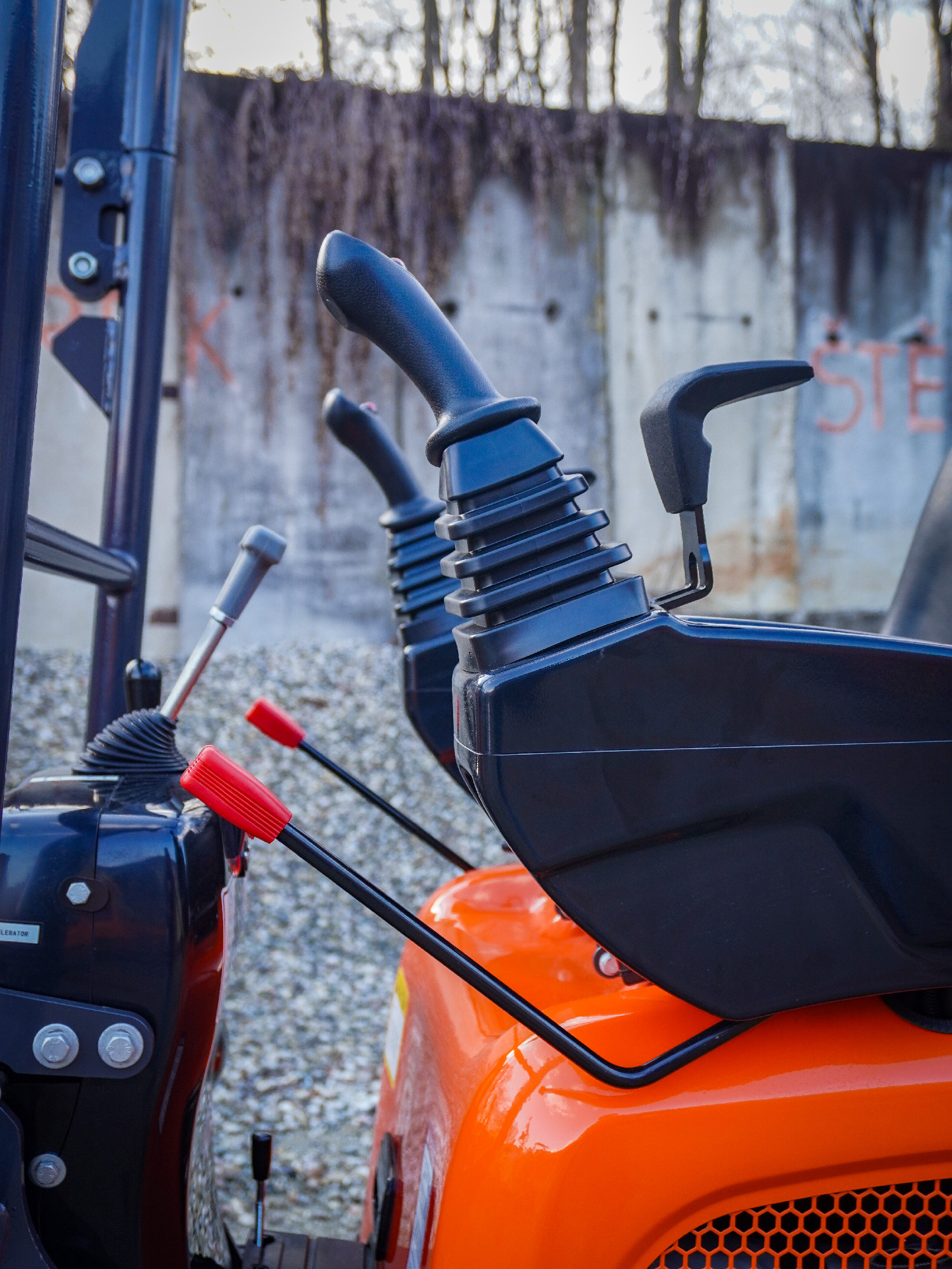 Minibagr BG1260.12 CX PRO II Kubota, lžíce 400mm , přidržovací palec