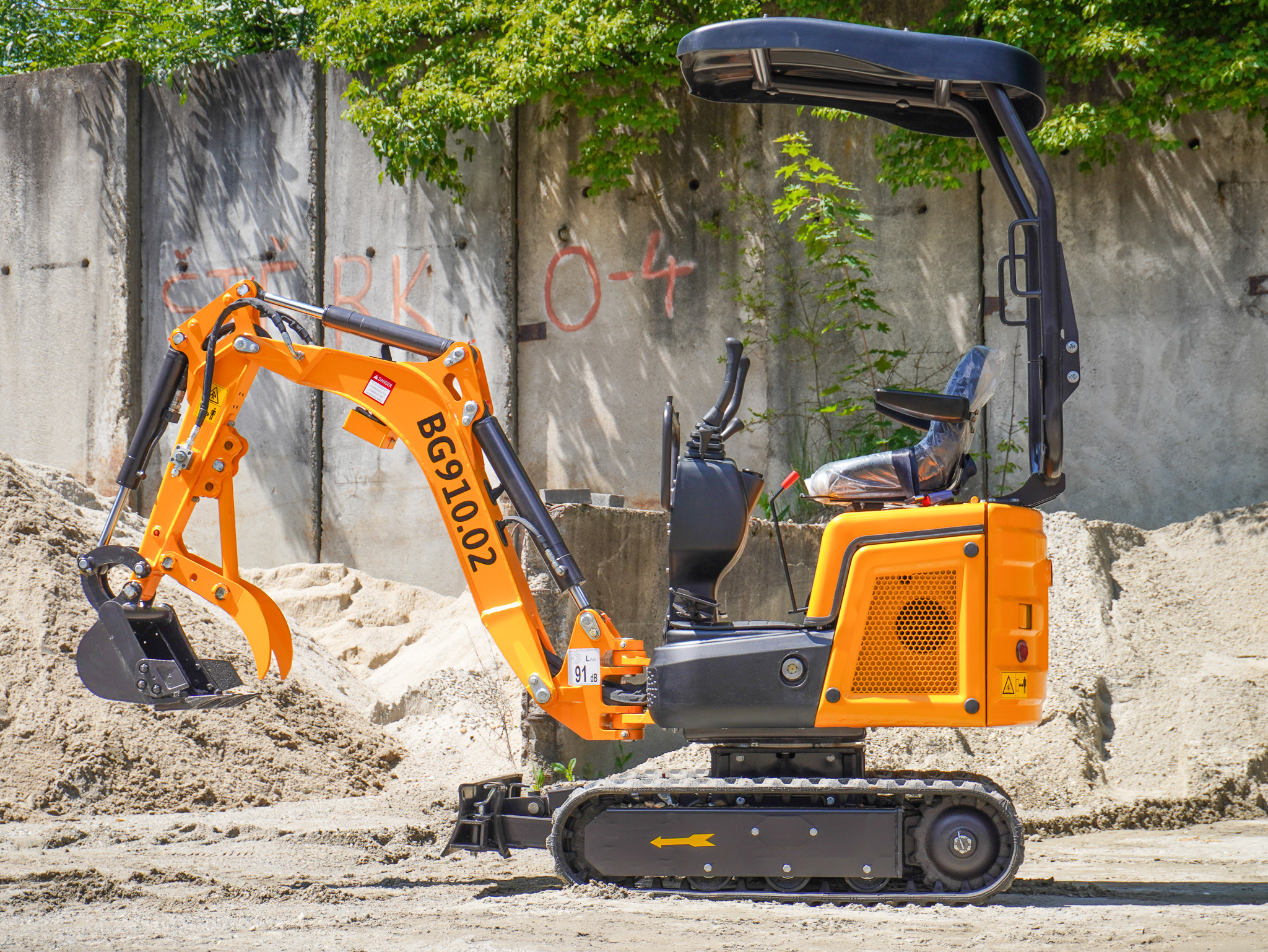 Minibagr BG910.02 II zvýhodněný set s hydraulickou lžíci 800mm